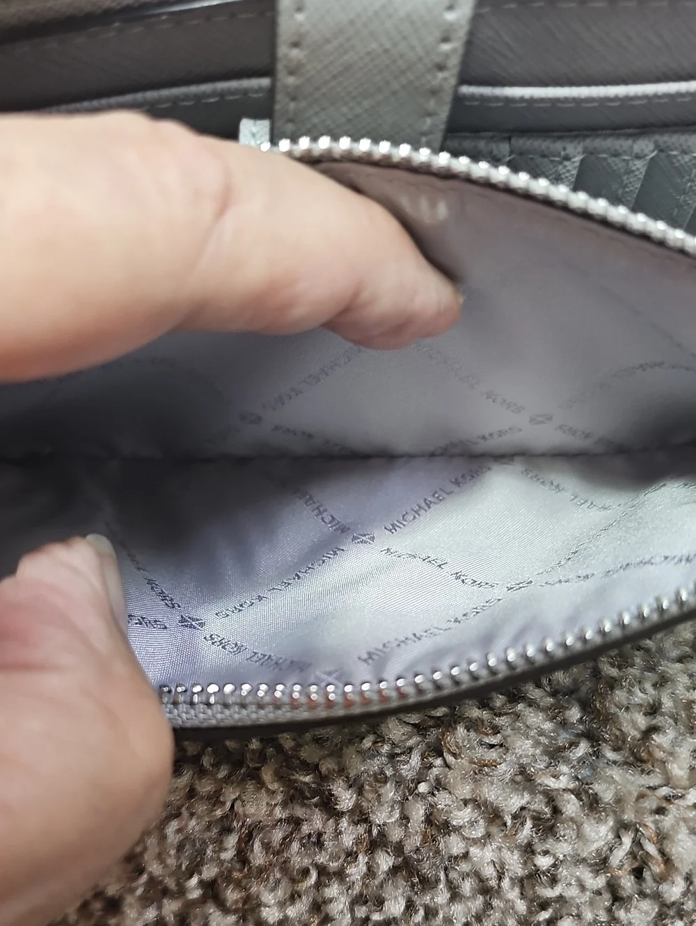 MICHAEL KORS JET SET TRAVEL DBL ZIP WRISTLET BFPM-07-081